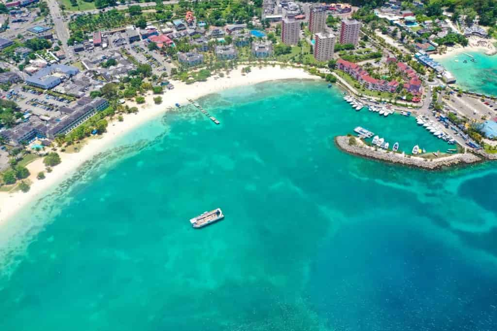 Jamaica: Un Paraíso Caribeño para los Peruanos en Busca de Aventura y Relax